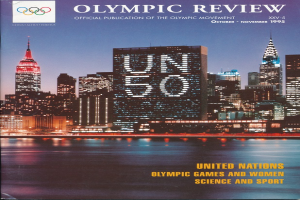 Ein Buch mit dem Titel "Olympic Review Offizielle Veröffentlichung der Olympischen Bewegung" mit einer Stadtansicht auf dem Cover, das auf einer flachen Oberfläche liegt.