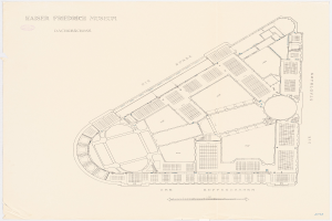 Ein detaillierter Lageplan des Kaiser Friedrich Museums in Dresden, Deutschland, mit beschrifteten Zimmern, Fluren und anderen Merkmalen.