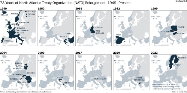 Eine Karte, die die 73-jährige Erweiterung der Nordatlantikvertragsorganisation (NATO) von 1949 bis heute veranschaulicht, mit farblich kodierten Regionen nach Jahren und informativem Text oben.