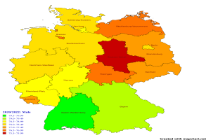 Eine Deutschlandkarte mit verschiedenen Farben, die den Prozentsatz der Menschen in jedem Gebiet anzeigen, begleitet von erklärendem Text auf der linken Seite.