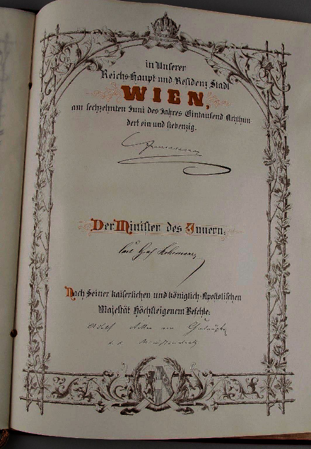 Ein altes Buch mit einem 18. Jahrhundert deutschen Zertifikat darauf, das intrigante Designs und Texte aufweist, wahrscheinlich im Zusammenhang mit der deutschen Regierung.