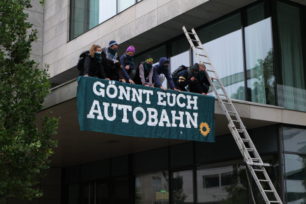 Protesttag 'Gemeinden am Limit' auf dem Marktplatz in Halle (Saale) am Montag - Bürgermeister Vogt warnt vor Verlust der Lebensqualität