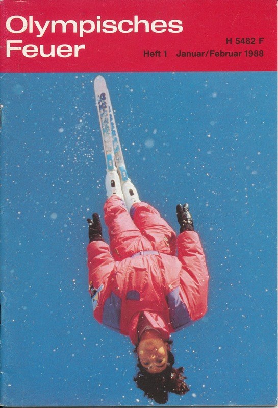 Titelbild von "Olympische Spiele Feuer - Heft 1 - Januar/Februar 1988" mit einem Skifahrer in der Luft, der einen Ski-Anzug trägt.