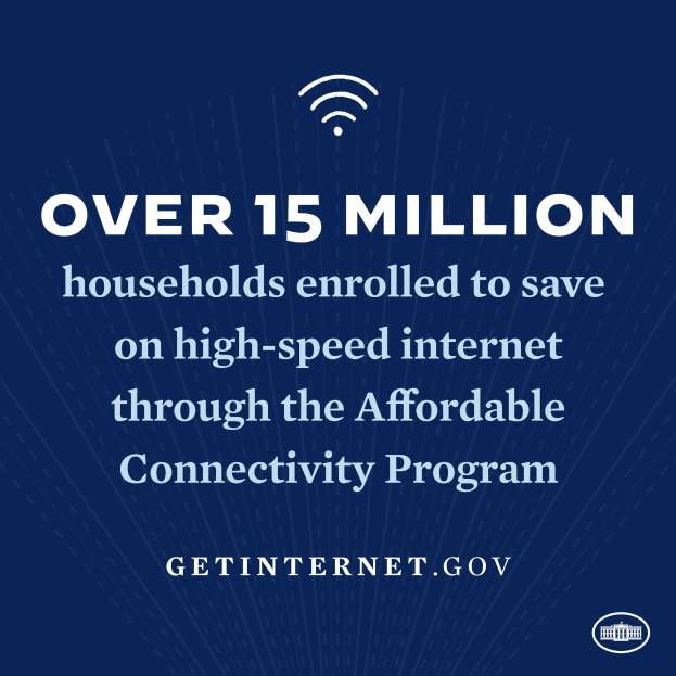 Plakat, das das bezahlbare Anschlussprogramm bewirbt, mit Text, der besagt, dass über 15 Millionen Haushalte eingeschrieben sind, um bei High-Speed-Internet zu sparen, und einem Programm-Logo.
