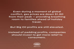 Ein brauner Hintergrund mit einer Aussage, dass die Gaspreise um $1.60 gesunken sind und Familien vor den Feiertagen Erleichterung bringen, während es einen globalen Konflikt gibt.