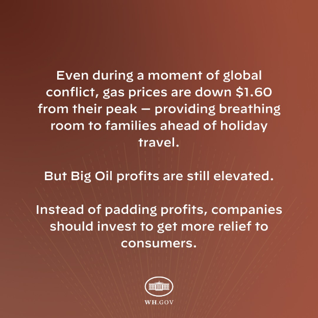 Ein brauner Hintergrund mit einer Aussage, dass die Gaspreise um $1.60 gesunken sind und Familien vor den Feiertagen Erleichterung bringen, während es einen globalen Konflikt gibt.