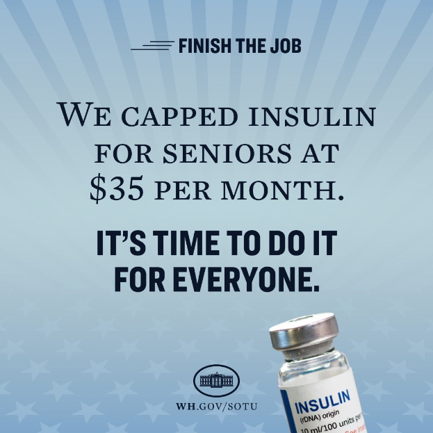 Ein Plakat mit einem Insulinfläschchen und dem Text "Wir haben Insulin für Senioren auf 35 Dollar pro Monat gedeckelt. Es ist Zeit, das für alle zu tun."